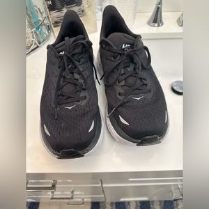 HOKA CLIFTON 8